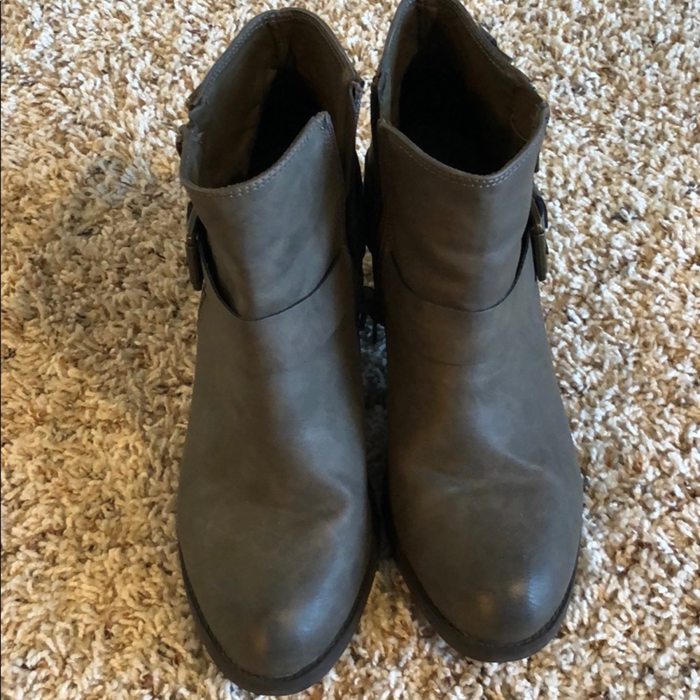 Brown/grey boots